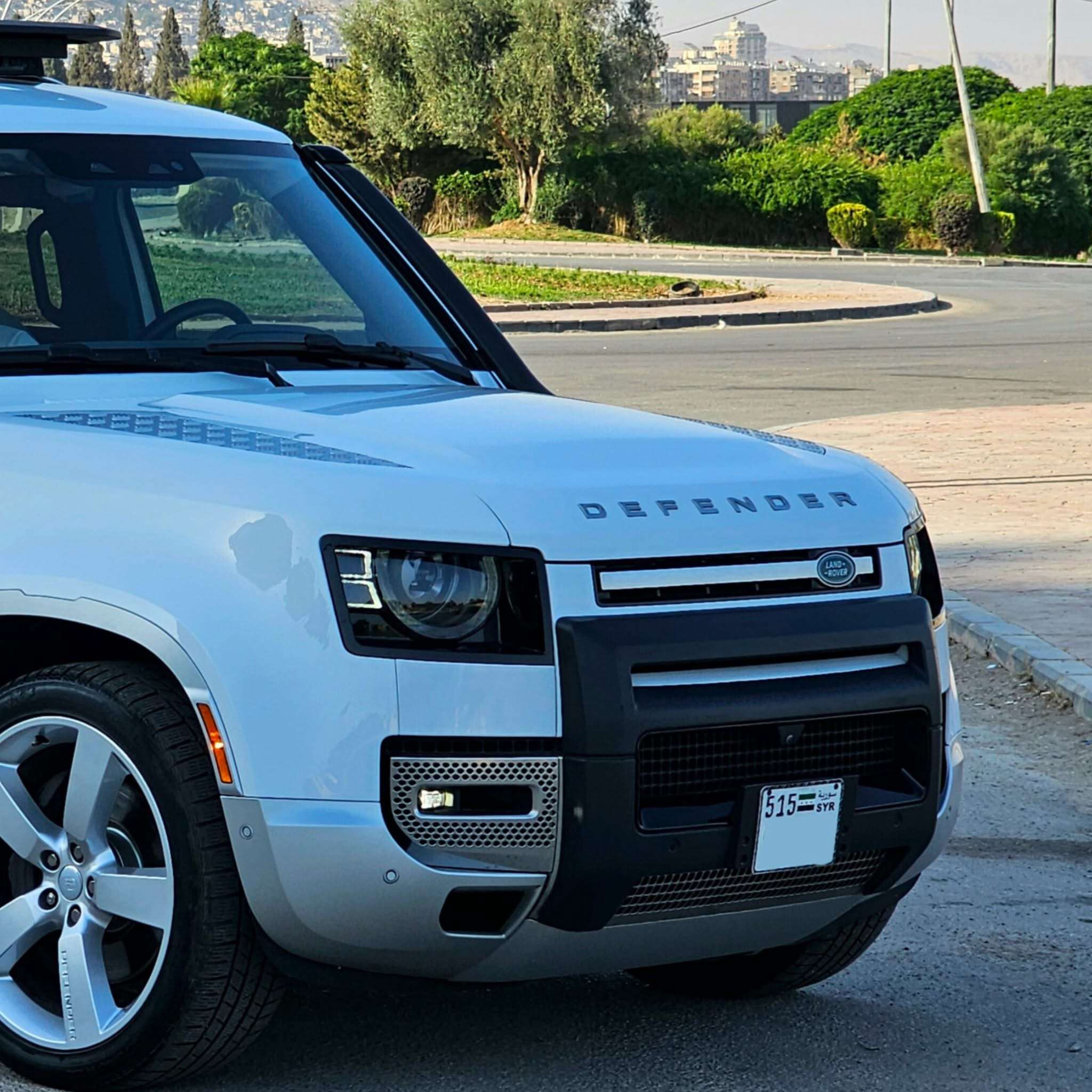 Land Rover Defender P400 - صلخد - صورة 5