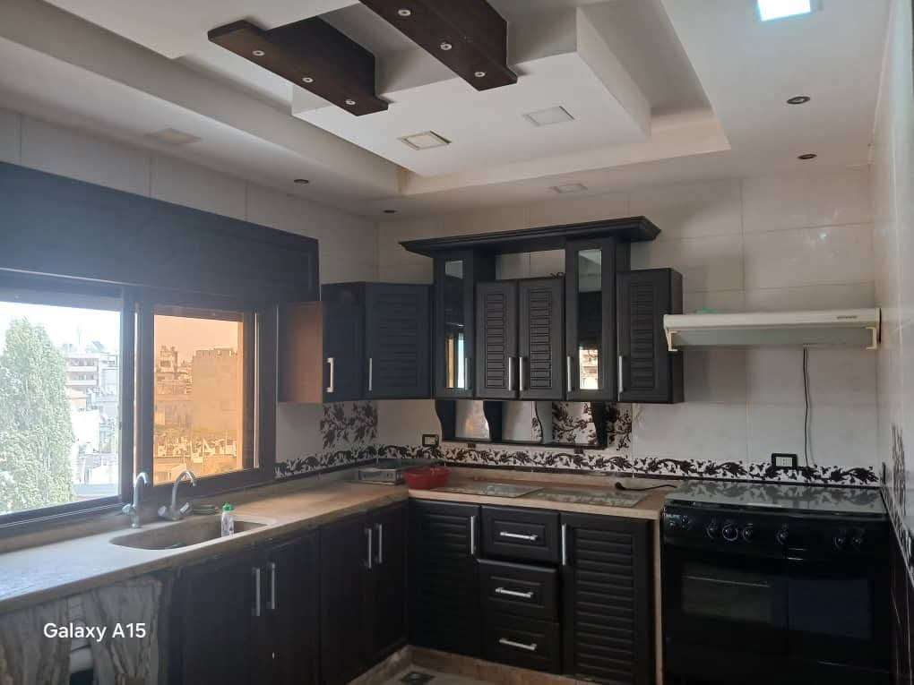 شقة سكنية ببناء حديث تلبيس حجر باللاذقية - اللاذقية - صورة 2