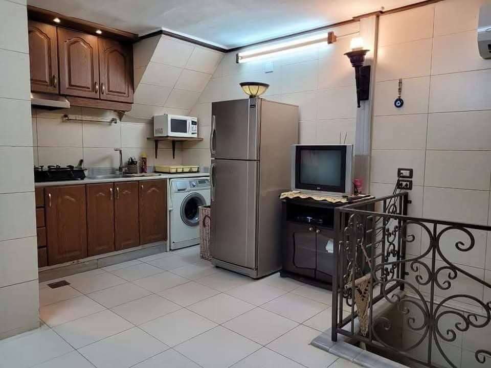 للايجار السياحي سويت مزه شارع المدارس - دمشق