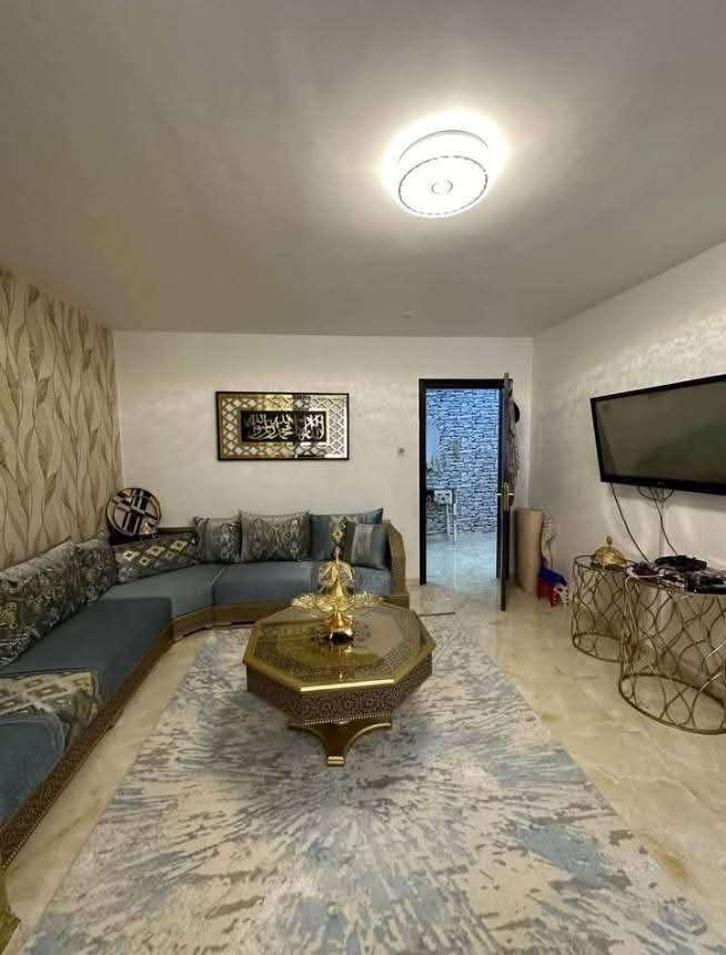 للبيع بسعر مغري جدا بالمزةاتوستراد - دمشق