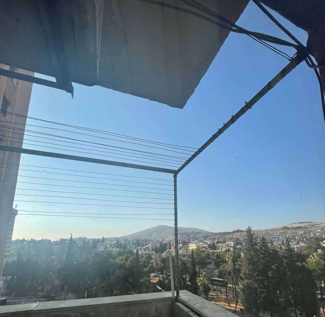 للبيع بسعر مغري جدا بالمزةاتوستراد - دمشق - صورة 4