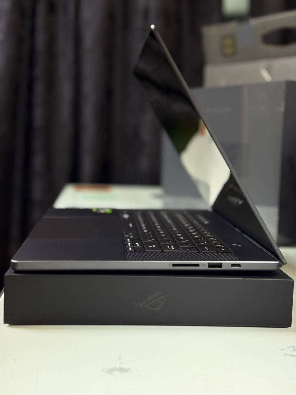 لاب توب ASUS Pog Zephyrus - إدلب - صورة 3
