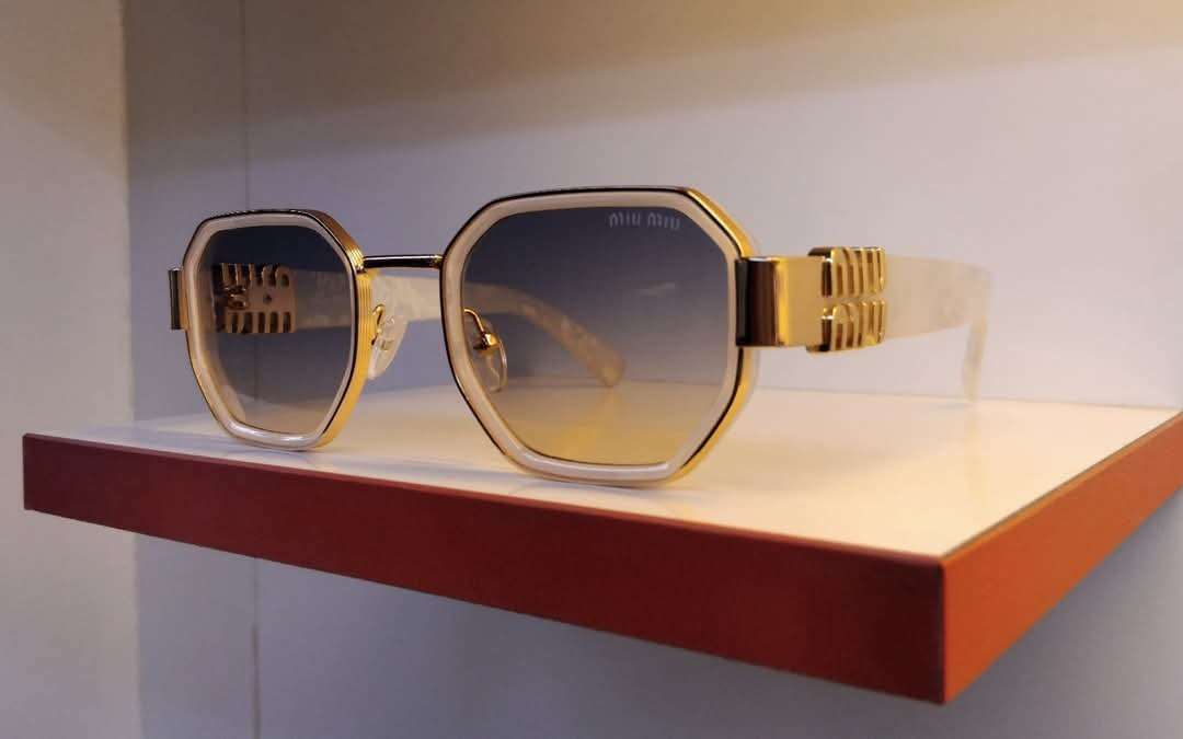 Miu Miu عدسة uv 400 - اللاذقية