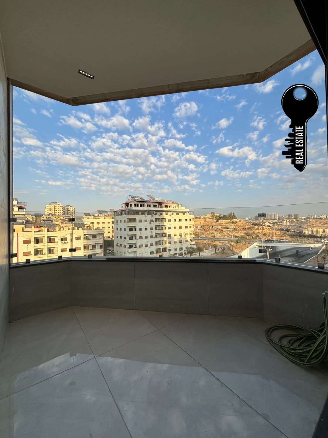 للبيع شقة في ضاحية قدسيا مطله على جامع الاحمد - دمشق
