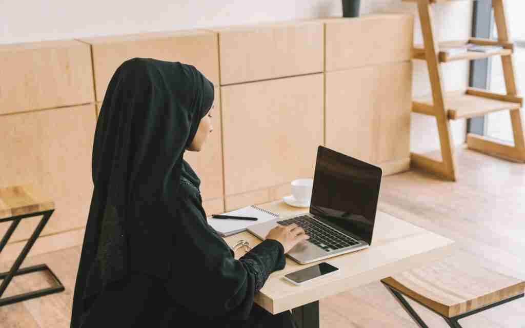 في وقت غيرك يتردد انت تحرك خطوة - دمشق - صورة 2