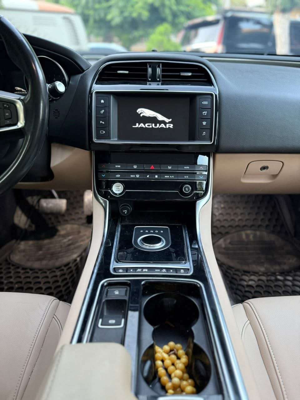 Jaguar XE - دمشق