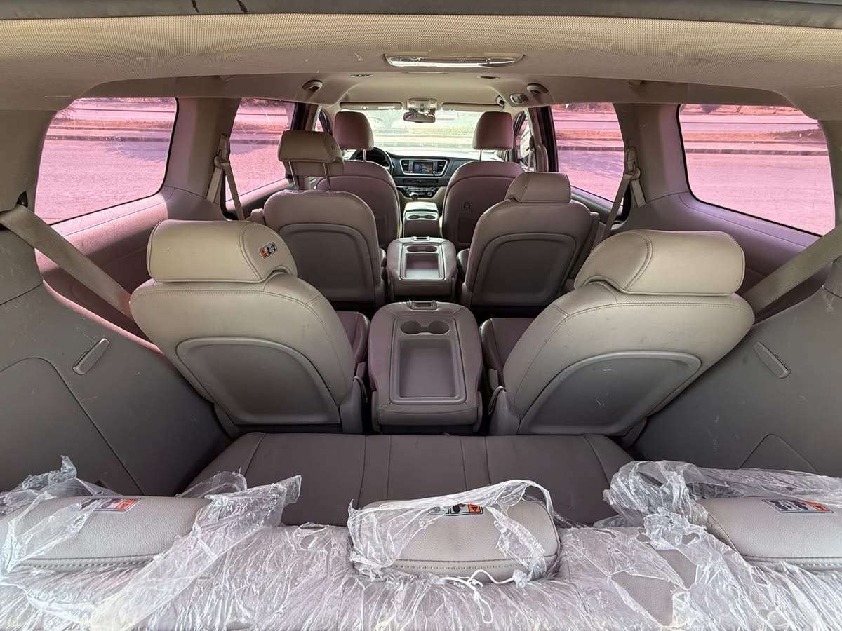 Kia Carnival - دمشق - صورة 4