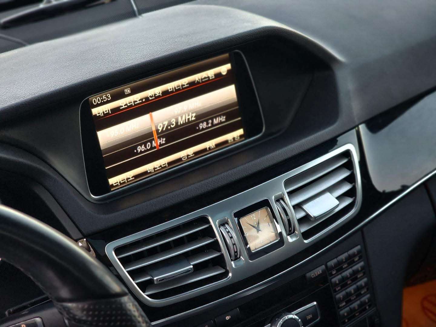 Mercedes Benz E300 - دمشق - صورة 4
