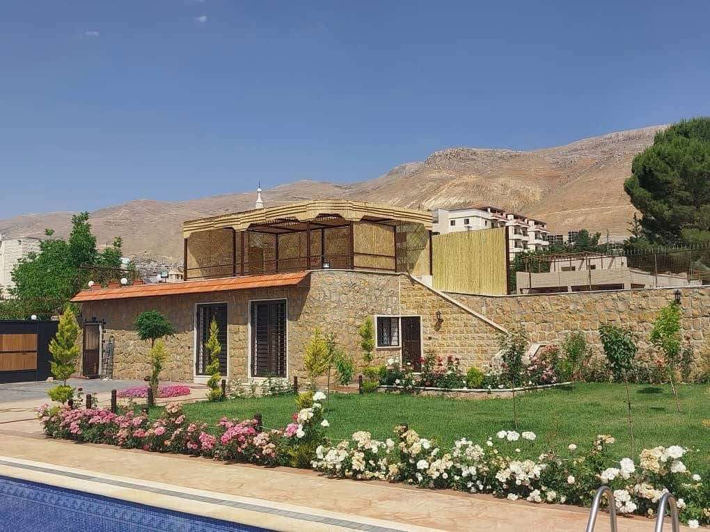 فيلا بمساحه إجماليه 1200 م - مضايا