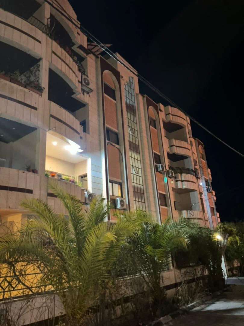شقة سكنية مع حديقة مساحة اجمالية 160 متر - دمشق