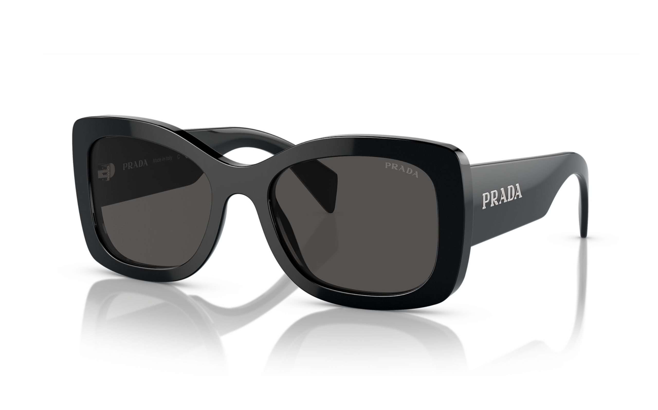 نضارات Prada بتصميم عصري وجودة عالية تعكس اسلوبك الراقي وتكمل اطلالتك بثقة وتميز - أعزاز