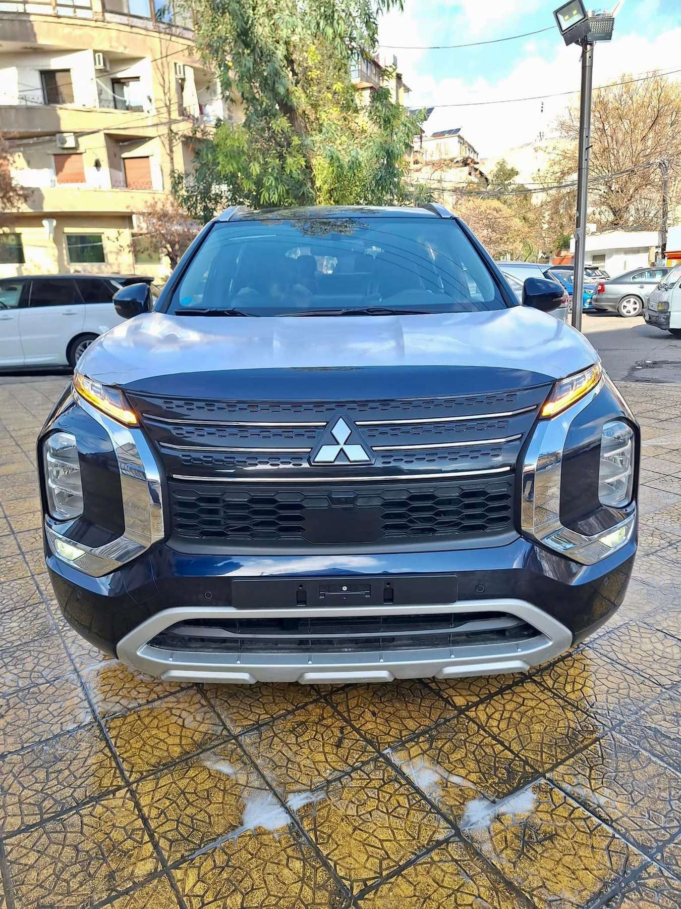 ميتسوبيشي أوتلاندر - دمشق