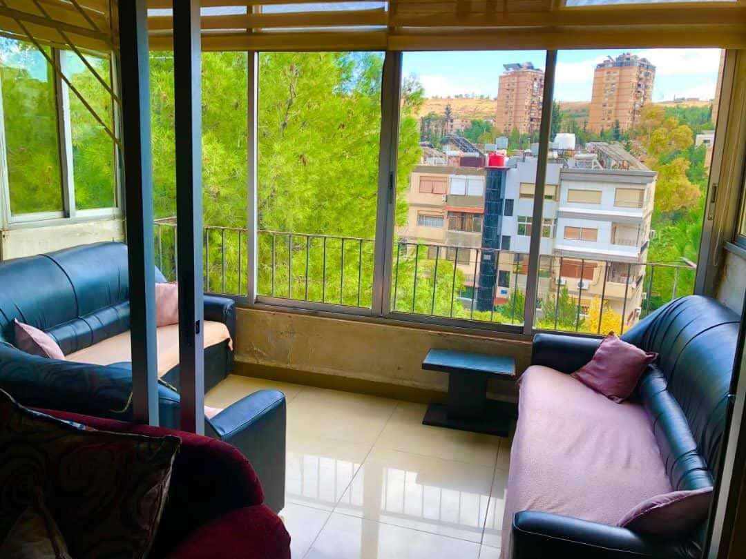 شقة بمسحة 140 م - دمشق