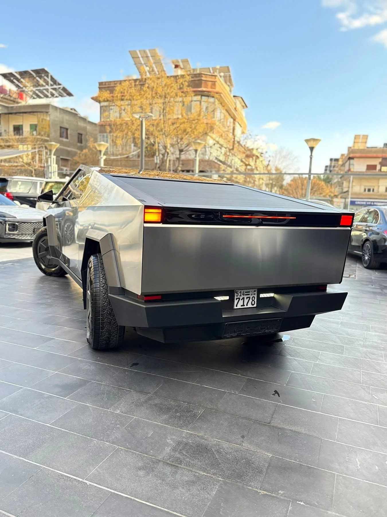 Tesla Cybertruck - دمشق - صورة 4