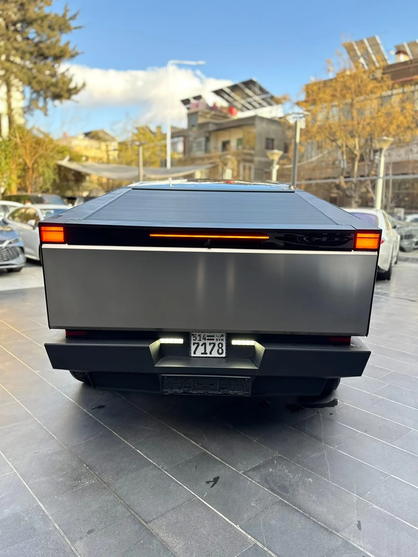 Tesla Cybertruck - دمشق - صورة 5