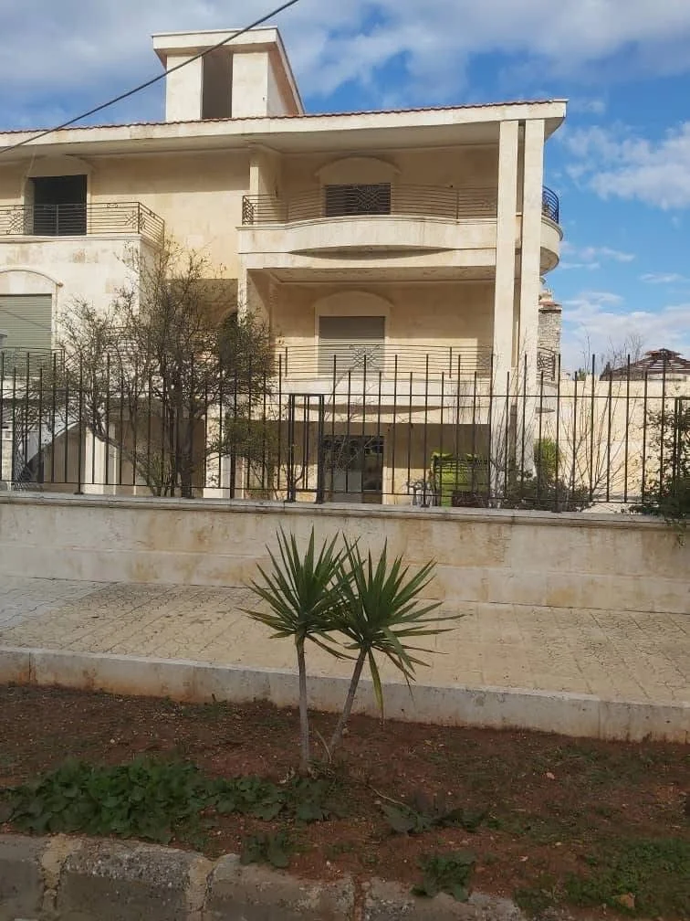 فيلا بمساحة 1020 م - حلب - صورة 2