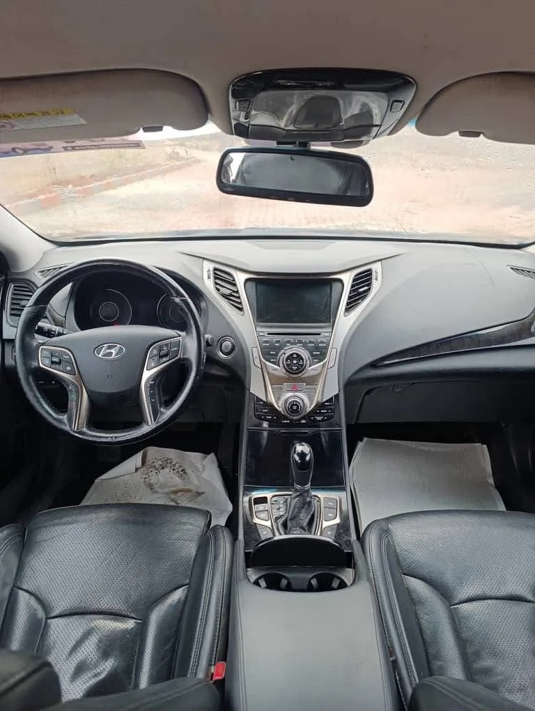 Hyundai Azera - بنش - صورة 4