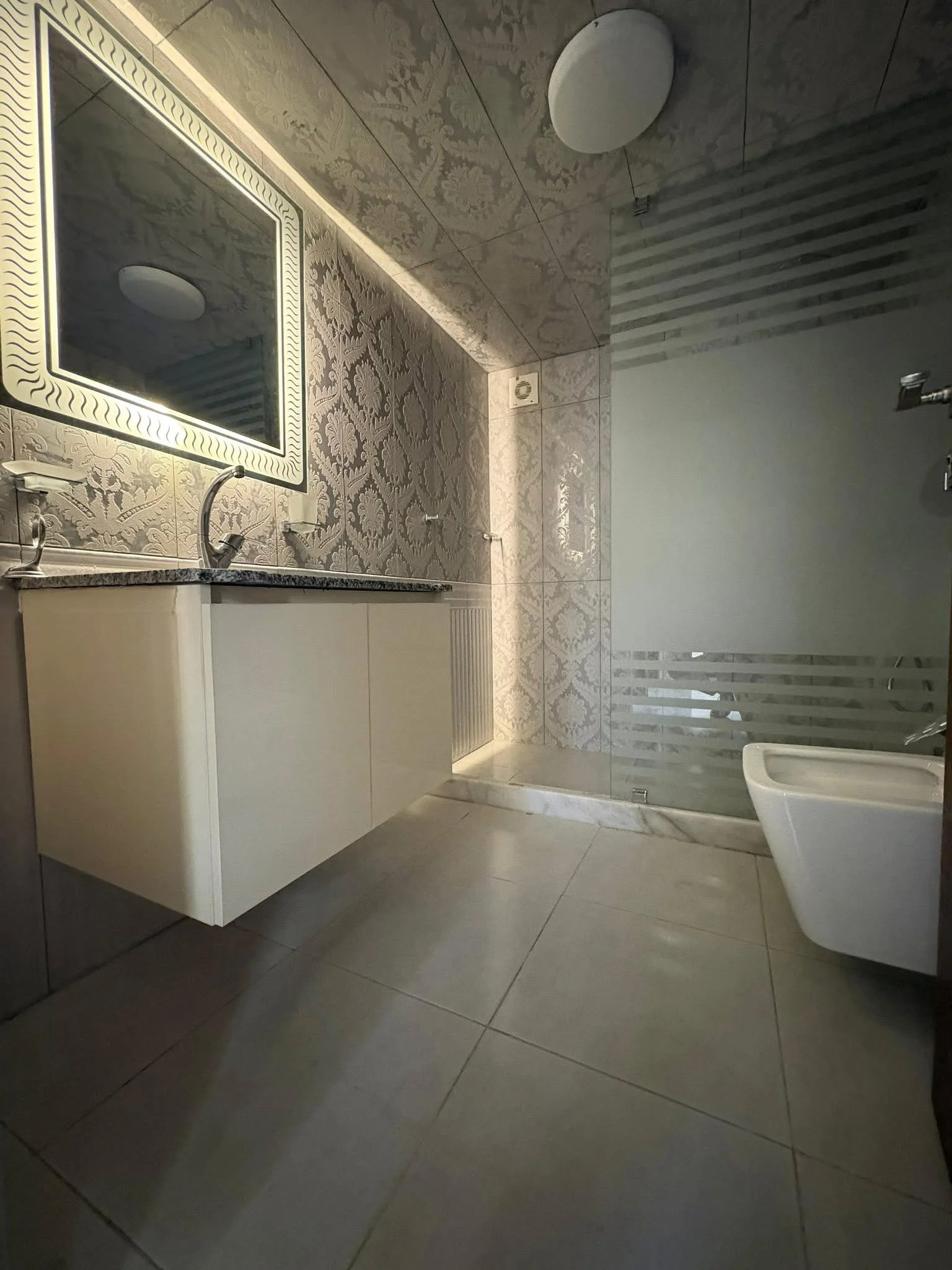 شقة ارضية بمساحة 205 - دمشق - صورة 2
