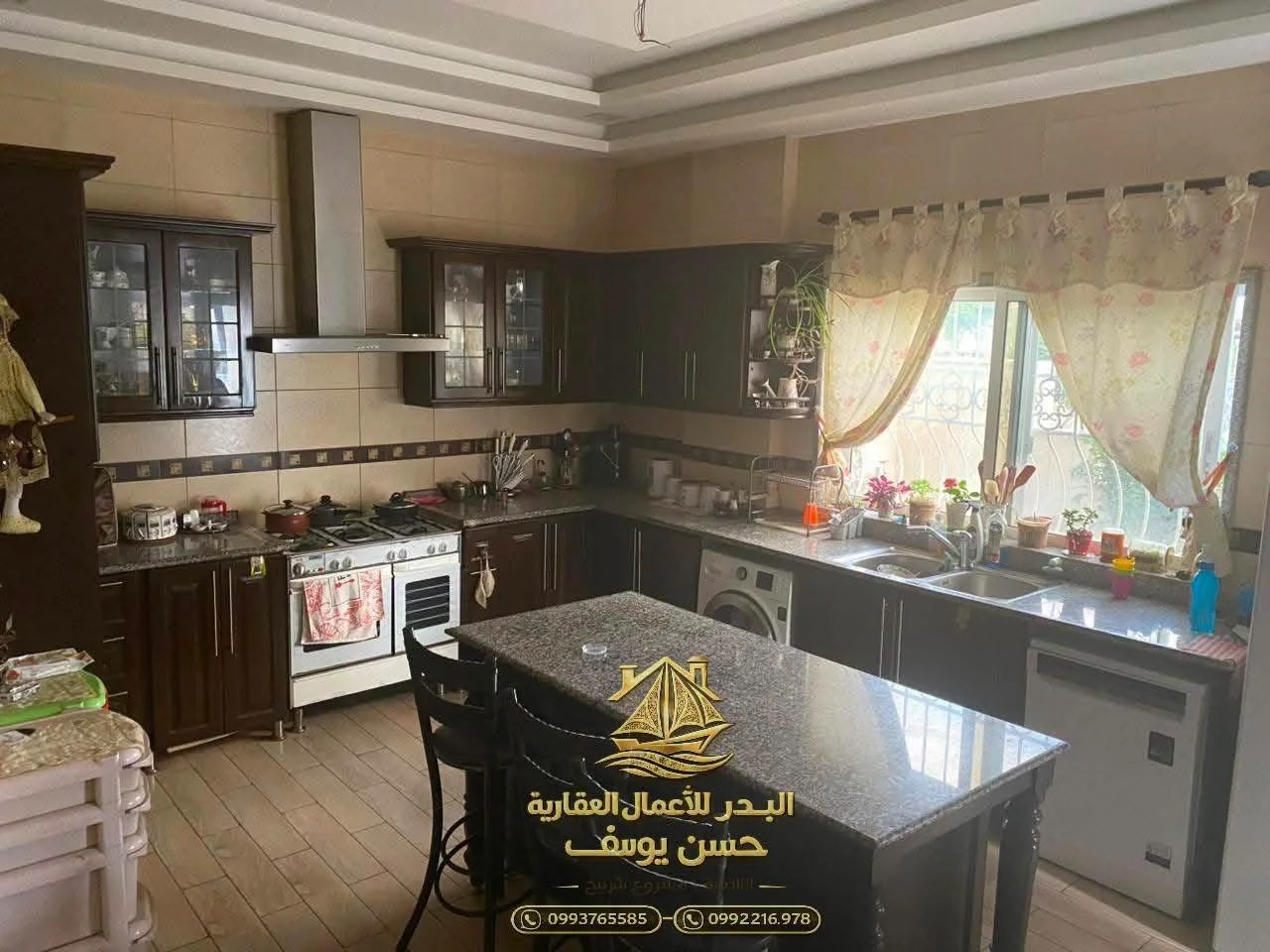 فيلا 3 طوابق بمساحة بناء 750 م - اللاذقية - صورة 3