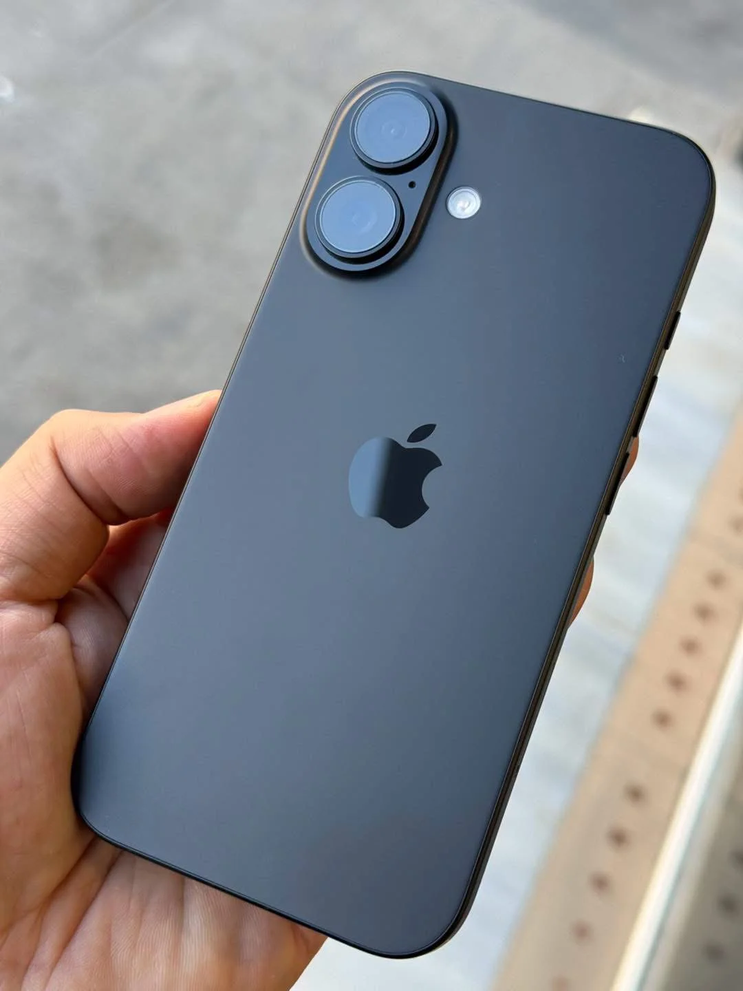 iPhone 16 - حمص