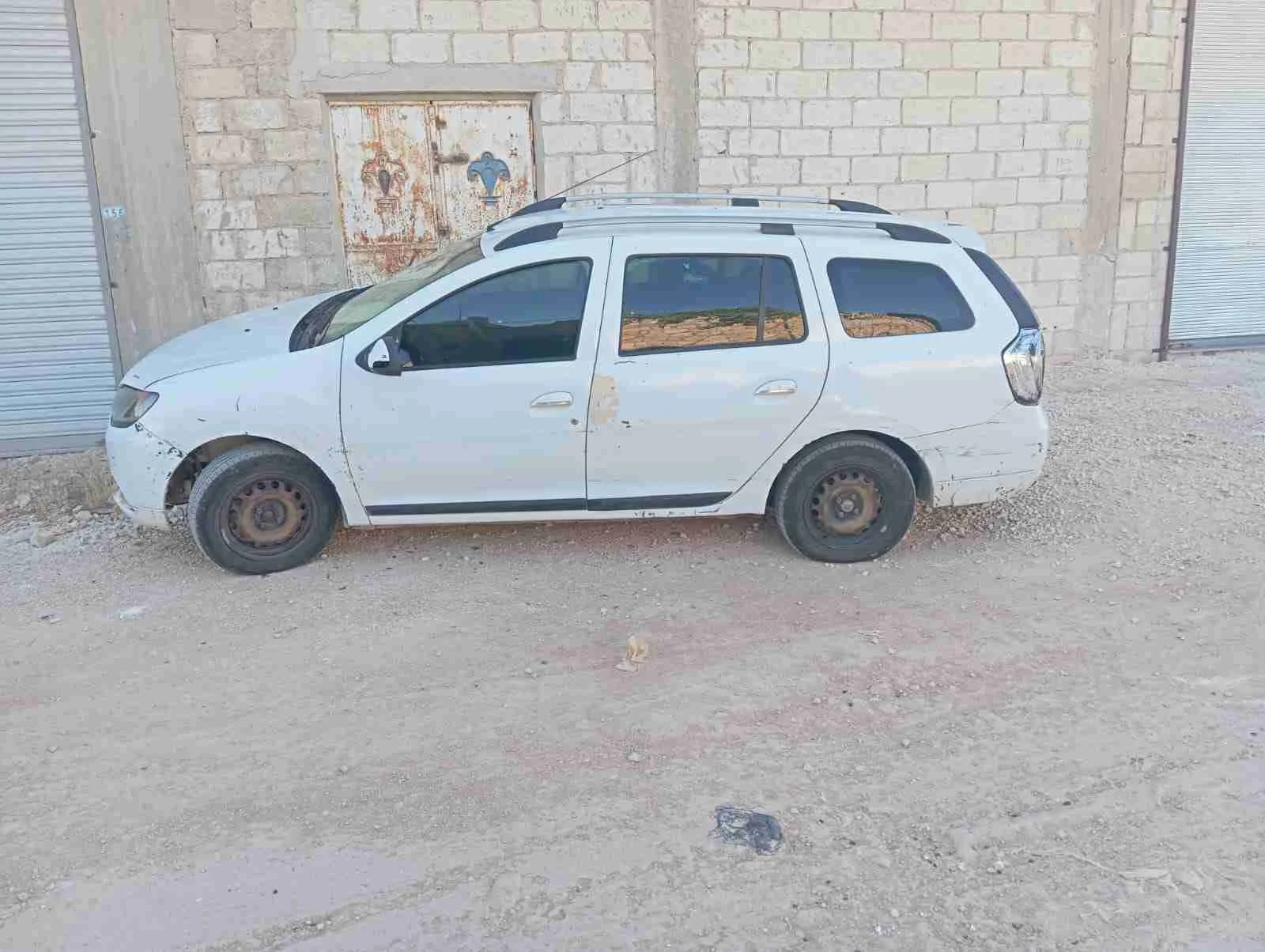 سياره رينو 2014 تسجيل 2005 - سرمين - صورة 3