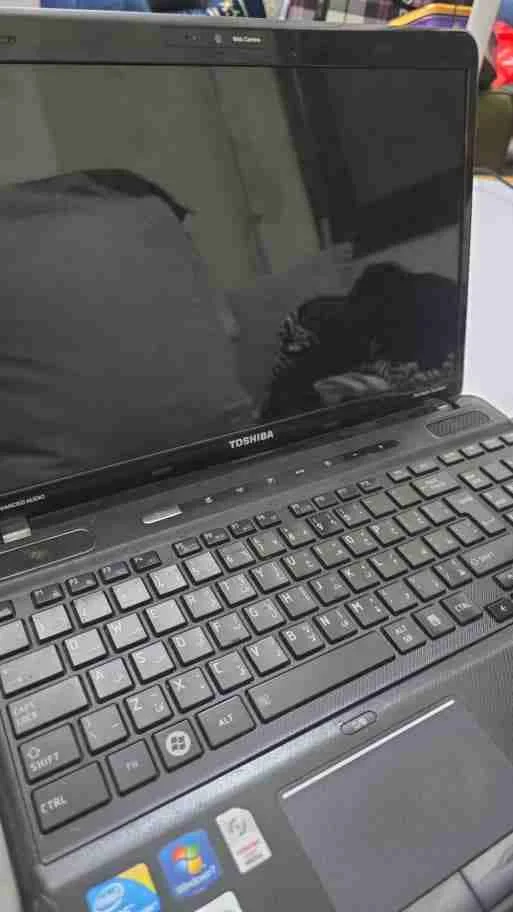 لابتوب توشيبا مستعمل نظيف للبيع - دمشق