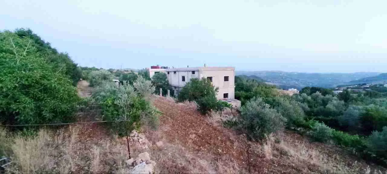 مزرعة+ ارض 4 دونم (طرطوس-ريف القدموس) - Almqarmdeh - صورة 2