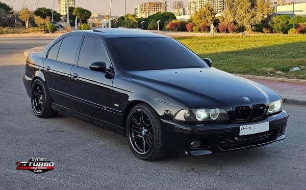 Bmw e39 لون اسود