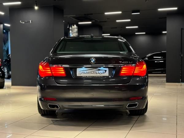 Bmw 730li لون اسود