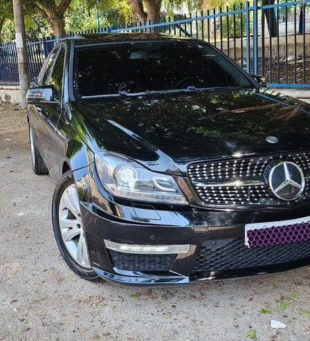 mercedes c180 لون اسود