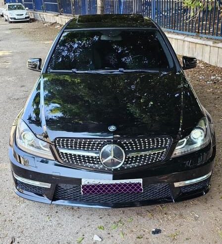 mercedes c180 لون اسود