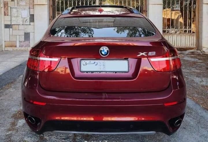 Bmw x6لون احمر