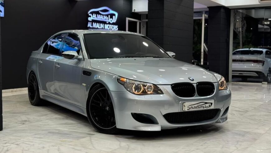 Bmw m5لون فضي