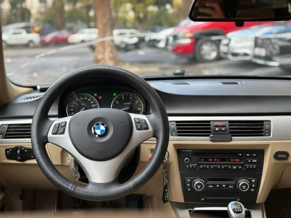 BMW 316 لون اسود