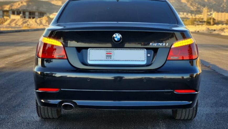 BMW E60 520iلون اسود