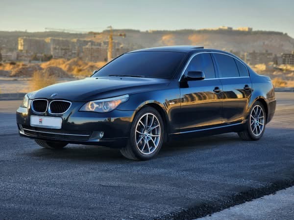 BMW E60 520iلون اسود