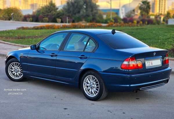 Bmw 320 لون كحلي