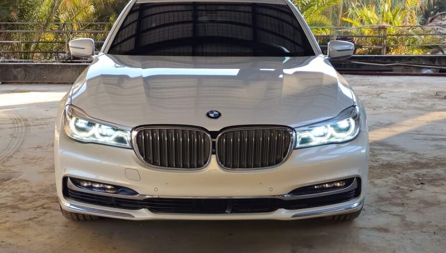 Bmw 740li لون ابيض