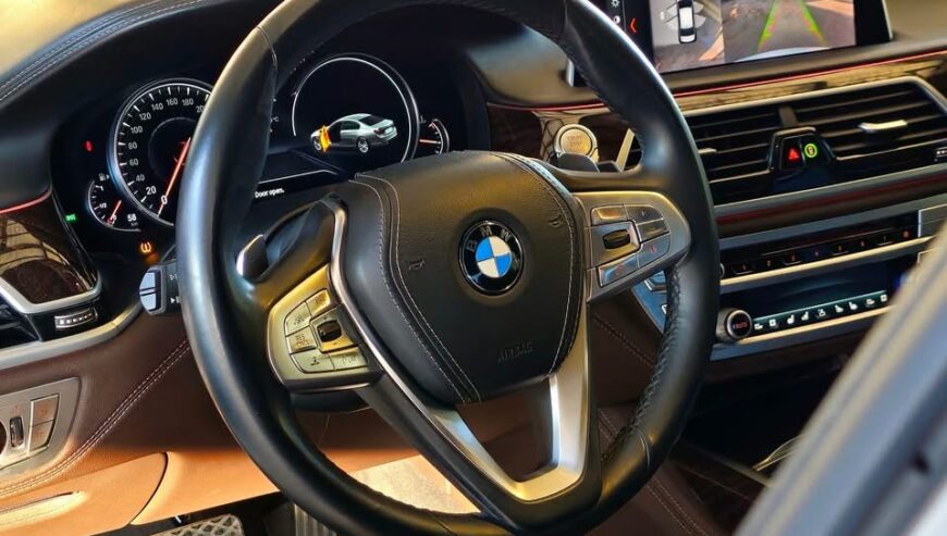 Bmw 740li لون ابيض