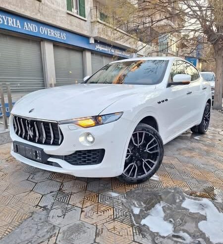 Maserati Levante لون ابيض