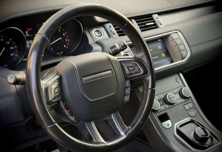 Range Evoque لون اسود