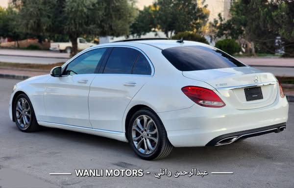 MERCEDES BENZ C300 لون ابيض