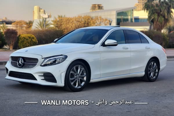 MERCEDES BENZ C300 لون ابيض